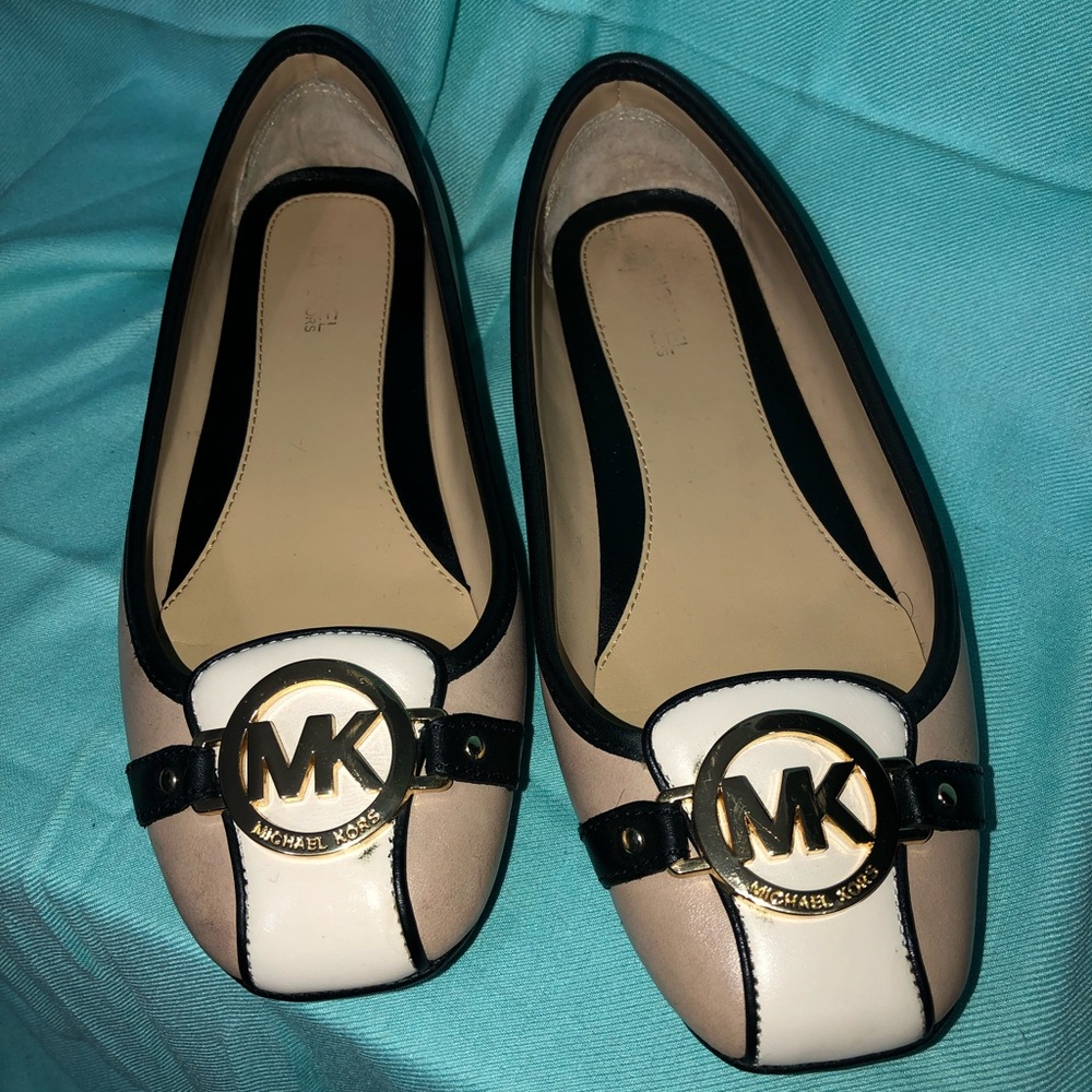 Michael Kors beige/ black flats size 8